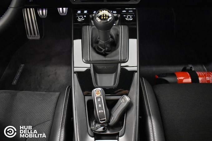 PORSCHE 911 GT3 Touring